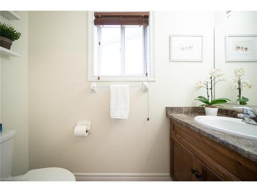 8 Oakes Court, Guelph, ON - Indoor Photo Showing Bathroom