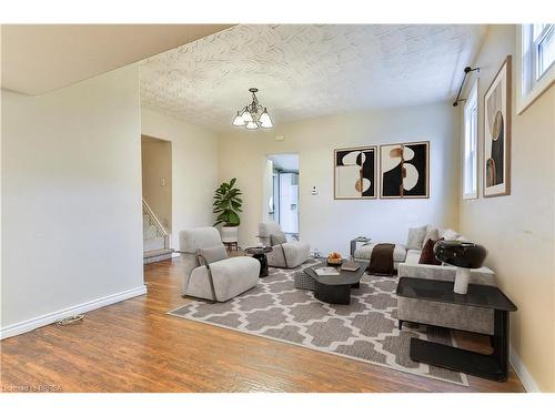 275 Grand River Avenue, Brantford, ON - Indoor Photo Showing Living Room