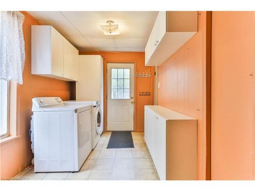 275 Grand River Avenue, Brantford, ON - Indoor Photo Showing Laundry Room