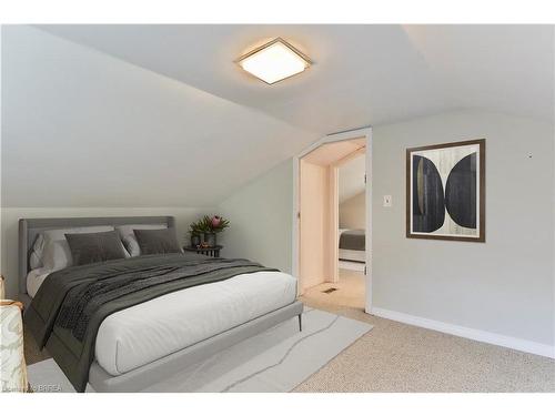 275 Grand River Avenue, Brantford, ON - Indoor Photo Showing Bedroom