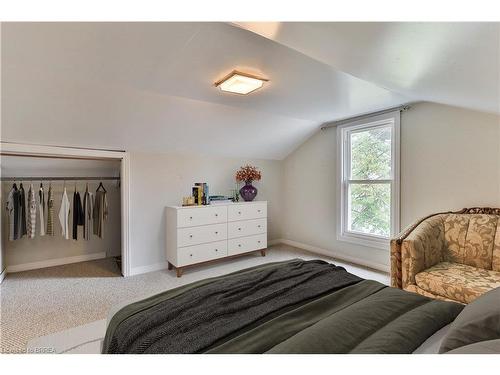 275 Grand River Avenue, Brantford, ON - Indoor Photo Showing Bedroom