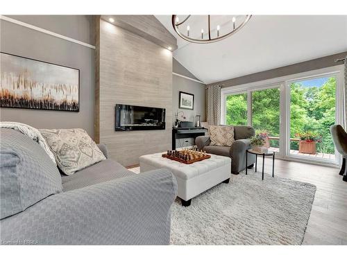 3976 Powerline Road W, Ancaster, ON - Indoor Photo Showing Living Room With Fireplace