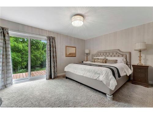 3976 Powerline Road W, Ancaster, ON - Indoor Photo Showing Bedroom