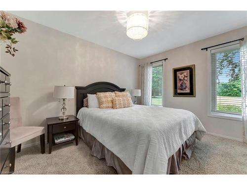 3976 Powerline Road W, Ancaster, ON - Indoor Photo Showing Bedroom