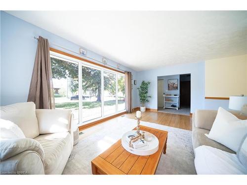 69 Elm Street, Simcoe, ON - Indoor Photo Showing Living Room