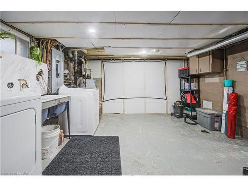 18 Bond Street, Brantford, ON - Indoor Photo Showing Laundry Room