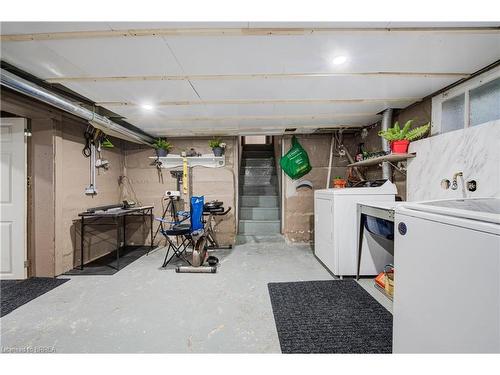 18 Bond Street, Brantford, ON - Indoor Photo Showing Laundry Room