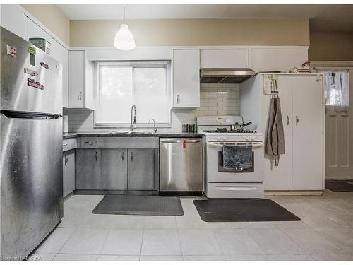 18 Bond Street, Brantford, ON - Indoor Photo Showing Kitchen