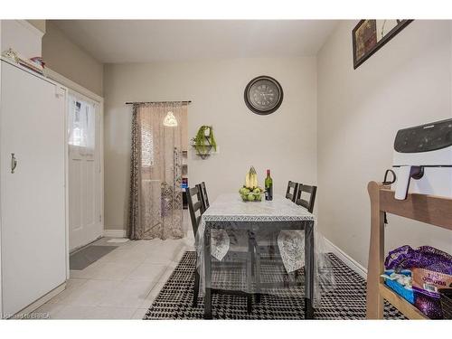 18 Bond Street, Brantford, ON - Indoor Photo Showing Dining Room