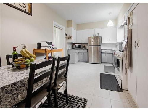 18 Bond Street, Brantford, ON - Indoor Photo Showing Kitchen