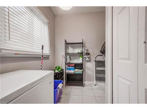 18 Bond Street, Brantford, ON - Indoor Photo Showing Laundry Room