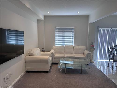 110 Flagg Avenue, Paris, ON - Indoor Photo Showing Living Room