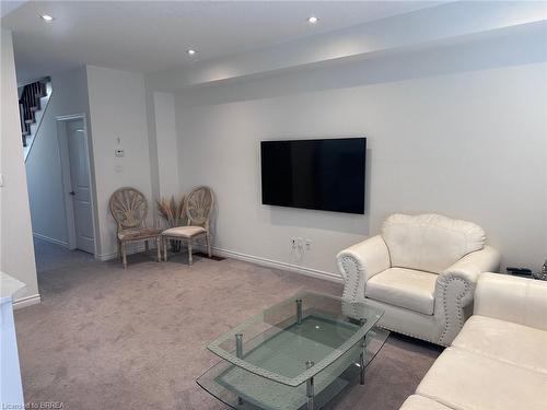 110 Flagg Avenue, Paris, ON - Indoor Photo Showing Living Room