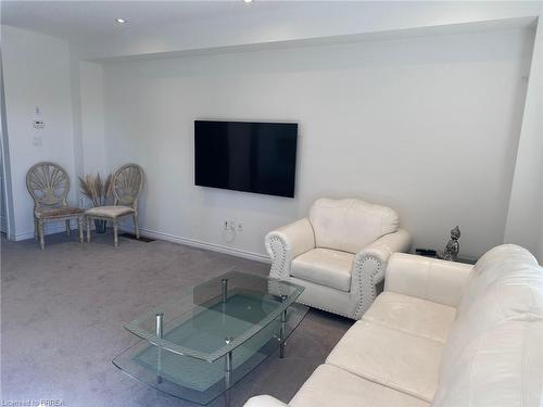 110 Flagg Avenue, Paris, ON - Indoor Photo Showing Living Room