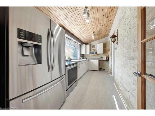 9 Richardson Street, Cambridge, ON - Indoor Photo Showing Kitchen