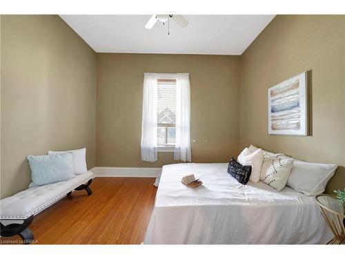 9 Richardson Street, Cambridge, ON - Indoor Photo Showing Bedroom