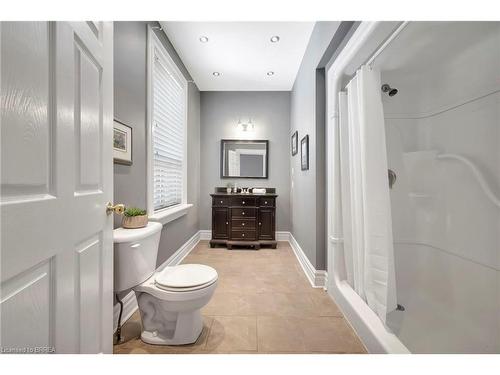 9 Richardson Street, Cambridge, ON - Indoor Photo Showing Bathroom