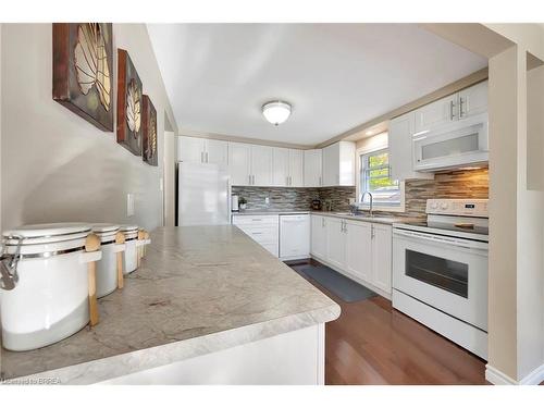 20 Farmington Place, Kitchener, ON - Indoor Photo Showing Kitchen