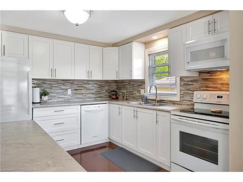 20 Farmington Place, Kitchener, ON - Indoor Photo Showing Kitchen With Double Sink