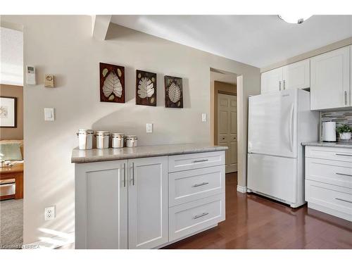 20 Farmington Place, Kitchener, ON - Indoor Photo Showing Kitchen