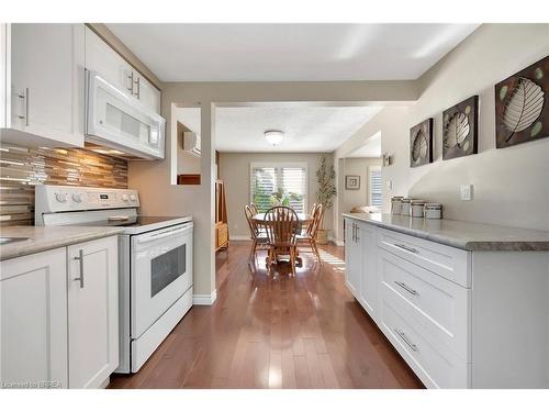 20 Farmington Place, Kitchener, ON - Indoor Photo Showing Kitchen