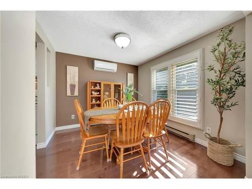 20 Farmington Place, Kitchener, ON - Indoor Photo Showing Dining Room