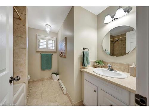 20 Farmington Place, Kitchener, ON - Indoor Photo Showing Bathroom