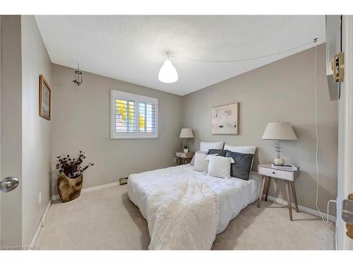 20 Farmington Place, Kitchener, ON - Indoor Photo Showing Bedroom