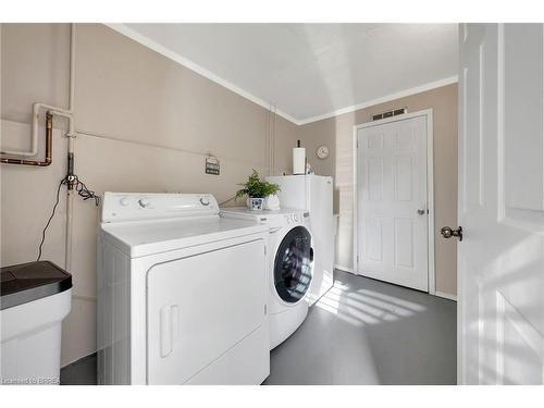 20 Farmington Place, Kitchener, ON - Indoor Photo Showing Laundry Room