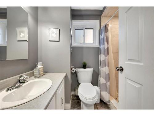 20 Farmington Place, Kitchener, ON - Indoor Photo Showing Bathroom