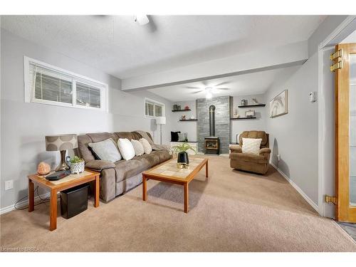 20 Farmington Place, Kitchener, ON - Indoor Photo Showing Living Room