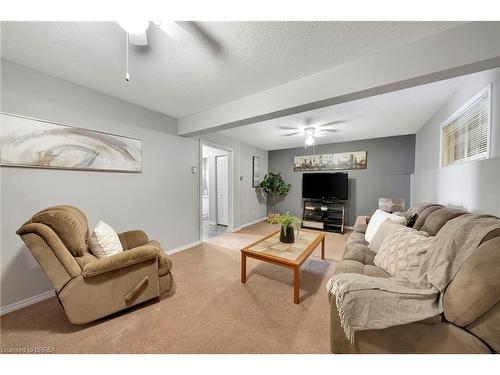 20 Farmington Place, Kitchener, ON - Indoor Photo Showing Living Room