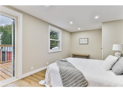 141 Bruce Street, Brantford, ON - Indoor Photo Showing Bedroom