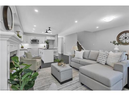 94 Sovereign Street W, Waterford, ON - Indoor Photo Showing Living Room