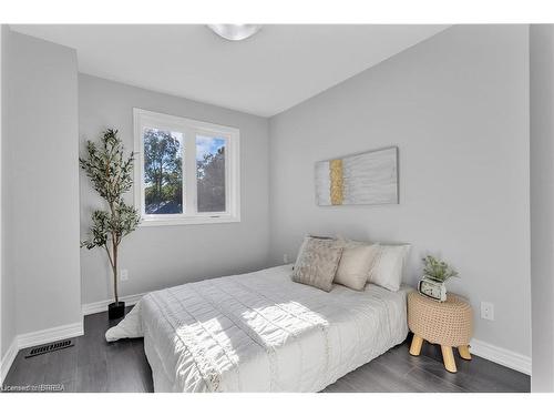 94 Sovereign Street W, Waterford, ON - Indoor Photo Showing Bedroom