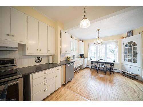 21 Frederick Street, Brantford, ON - Indoor Photo Showing Kitchen