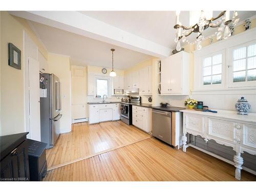 21 Frederick Street, Brantford, ON - Indoor Photo Showing Kitchen