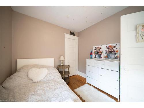 21 Frederick Street, Brantford, ON - Indoor Photo Showing Bedroom