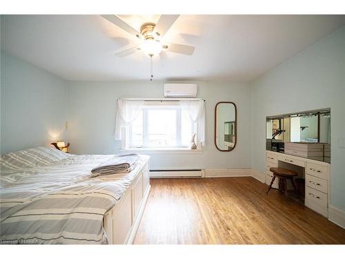 21 Frederick Street, Brantford, ON - Indoor Photo Showing Bedroom