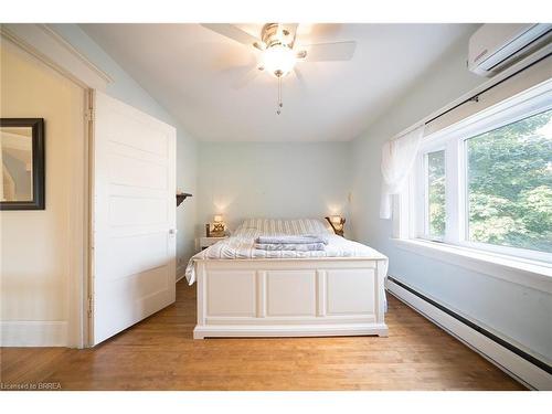 21 Frederick Street, Brantford, ON - Indoor Photo Showing Bedroom