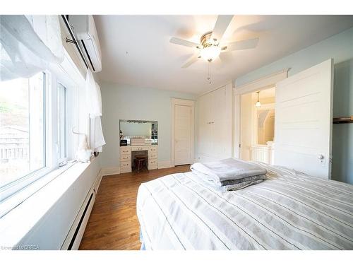 21 Frederick Street, Brantford, ON - Indoor Photo Showing Bedroom