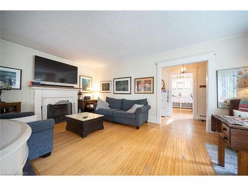 21 Frederick Street, Brantford, ON - Indoor Photo Showing Living Room