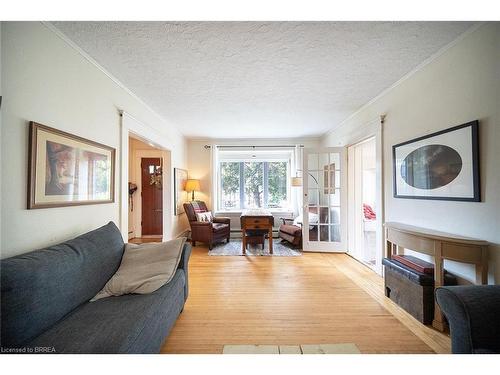 21 Frederick Street, Brantford, ON - Indoor Photo Showing Living Room