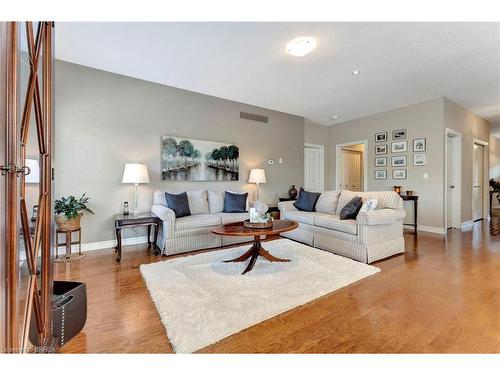 3-190 Argyle Street, Simcoe, ON - Indoor Photo Showing Living Room