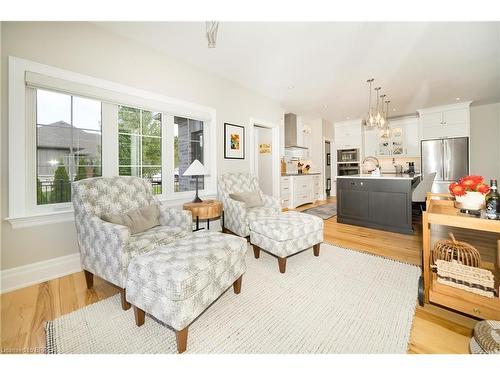 523 Blue Lake Road, St. George, ON - Indoor Photo Showing Living Room