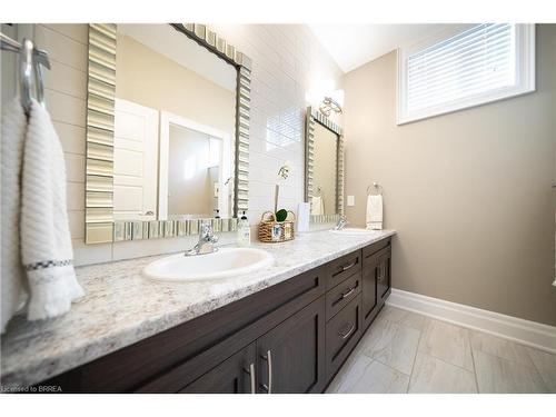 523 Blue Lake Road, St. George, ON - Indoor Photo Showing Bathroom