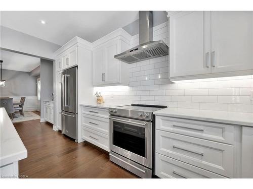 138 Kingsview Drive, Stoney Creek, ON - Indoor Photo Showing Kitchen With Stainless Steel Kitchen With Upgraded Kitchen