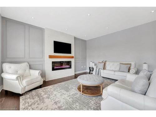 138 Kingsview Drive, Stoney Creek, ON - Indoor Photo Showing Living Room With Fireplace