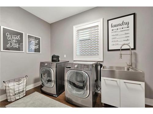 138 Kingsview Drive, Stoney Creek, ON - Indoor Photo Showing Laundry Room