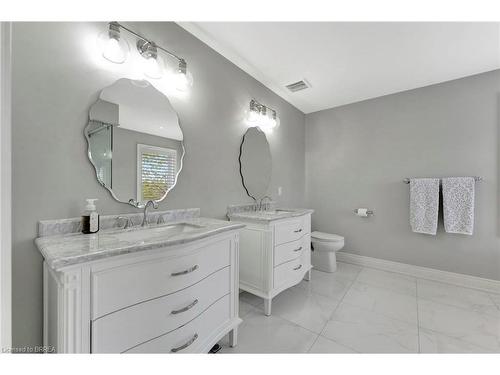 138 Kingsview Drive, Stoney Creek, ON - Indoor Photo Showing Bathroom